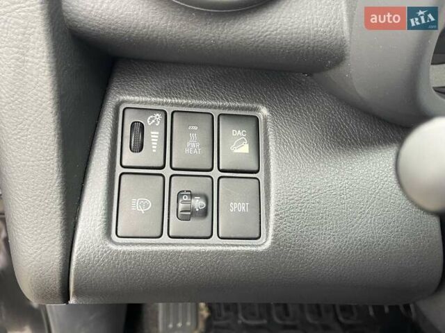 Серый Тойота РАВ 4, объемом двигателя 2.2 л и пробегом 288 тыс. км за 13200 $, фото 18 на Automoto.ua