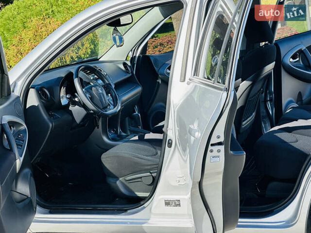 Сірий Тойота РАВ 4, об'ємом двигуна 2 л та пробігом 139 тис. км за 11500 $, фото 10 на Automoto.ua