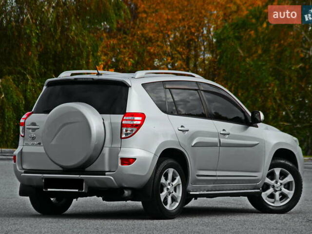 Сірий Тойота РАВ 4, об'ємом двигуна 2 л та пробігом 143 тис. км за 12800 $, фото 1 на Automoto.ua