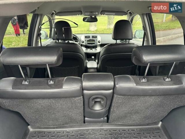 Серый Тойота РАВ 4, объемом двигателя 2.36 л и пробегом 126 тыс. км за 17000 $, фото 13 на Automoto.ua