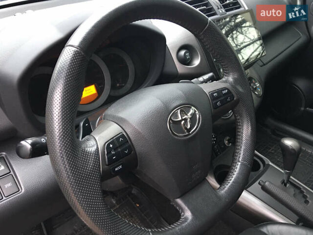 Сірий Тойота РАВ 4, об'ємом двигуна 2 л та пробігом 101 тис. км за 8500 $, фото 4 на Automoto.ua