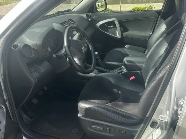 Серый Тойота РАВ 4, объемом двигателя 2.2 л и пробегом 220 тыс. км за 13500 $, фото 6 на Automoto.ua