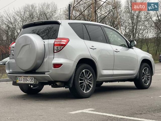 Сірий Тойота РАВ 4, об'ємом двигуна 2 л та пробігом 232 тис. км за 12900 $, фото 3 на Automoto.ua