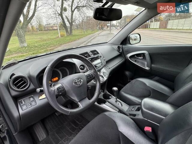 Серый Тойота РАВ 4, объемом двигателя 2.36 л и пробегом 126 тыс. км за 17000 $, фото 10 на Automoto.ua