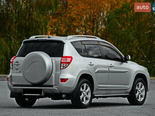 Сірий Тойота РАВ 4, об'ємом двигуна 2 л та пробігом 143 тис. км за 12800 $, фото 2 на Automoto.ua