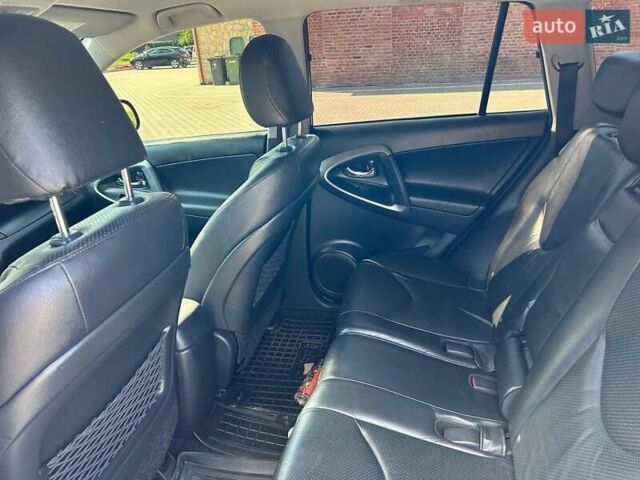 Серый Тойота РАВ 4, объемом двигателя 2.23 л и пробегом 215 тыс. км за 13799 $, фото 14 на Automoto.ua