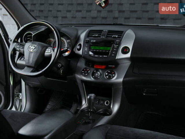 Серый Тойота РАВ 4, объемом двигателя 2 л и пробегом 142 тыс. км за 13200 $, фото 7 на Automoto.ua