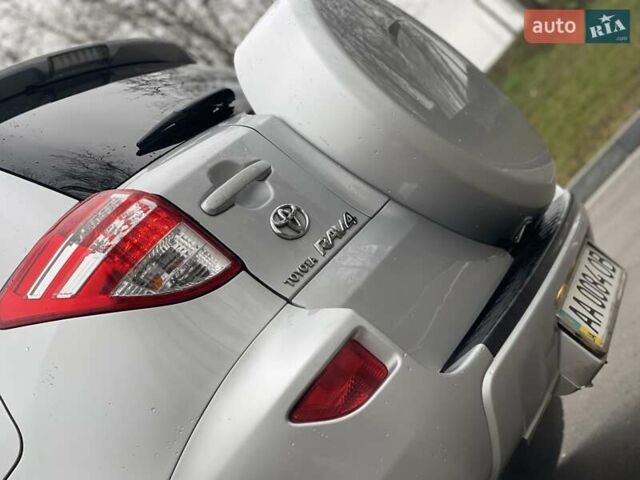 Сірий Тойота РАВ 4, об'ємом двигуна 2 л та пробігом 232 тис. км за 12900 $, фото 8 на Automoto.ua