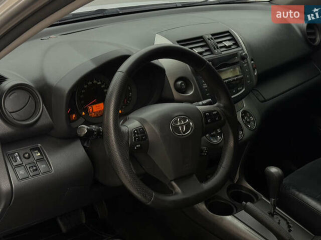 Сірий Тойота РАВ 4, об'ємом двигуна 2 л та пробігом 143 тис. км за 12800 $, фото 5 на Automoto.ua