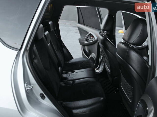 Серый Тойота РАВ 4, объемом двигателя 2 л и пробегом 142 тыс. км за 13200 $, фото 9 на Automoto.ua