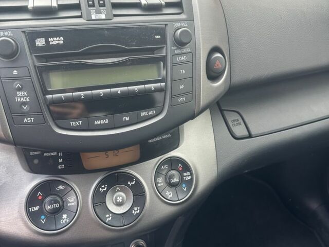 Серый Тойота РАВ 4, объемом двигателя 2.2 л и пробегом 220 тыс. км за 13500 $, фото 7 на Automoto.ua