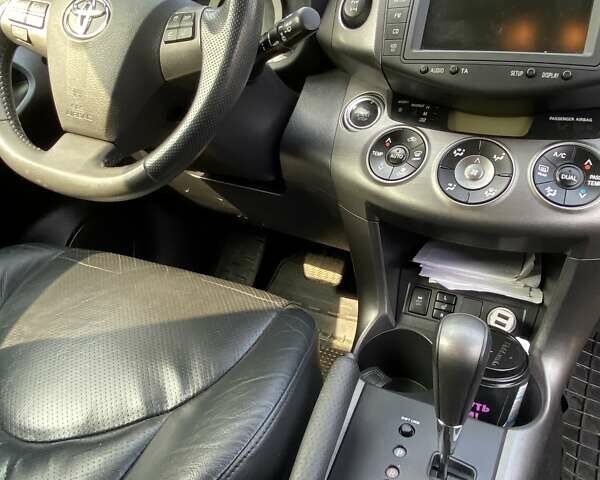 Серый Тойота РАВ 4, объемом двигателя 2 л и пробегом 125 тыс. км за 15000 $, фото 3 на Automoto.ua
