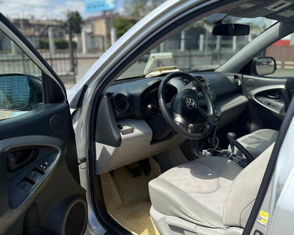 Серый Тойота РАВ 4, объемом двигателя 2.49 л и пробегом 62 тыс. км за 11900 $, фото 11 на Automoto.ua