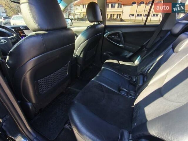 Сірий Тойота РАВ 4, об'ємом двигуна 2 л та пробігом 185 тис. км за 12500 $, фото 1 на Automoto.ua