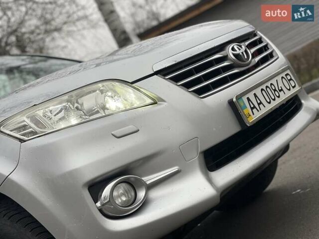 Сірий Тойота РАВ 4, об'ємом двигуна 2 л та пробігом 232 тис. км за 12900 $, фото 9 на Automoto.ua