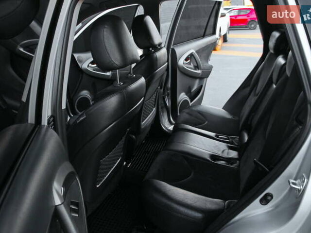 Серый Тойота РАВ 4, объемом двигателя 2 л и пробегом 142 тыс. км за 13200 $, фото 6 на Automoto.ua