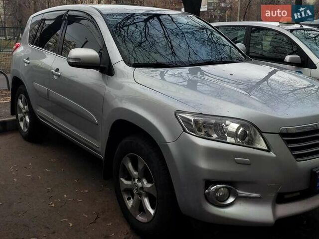 Серый Тойота РАВ 4, объемом двигателя 2 л и пробегом 175 тыс. км за 13500 $, фото 1 на Automoto.ua