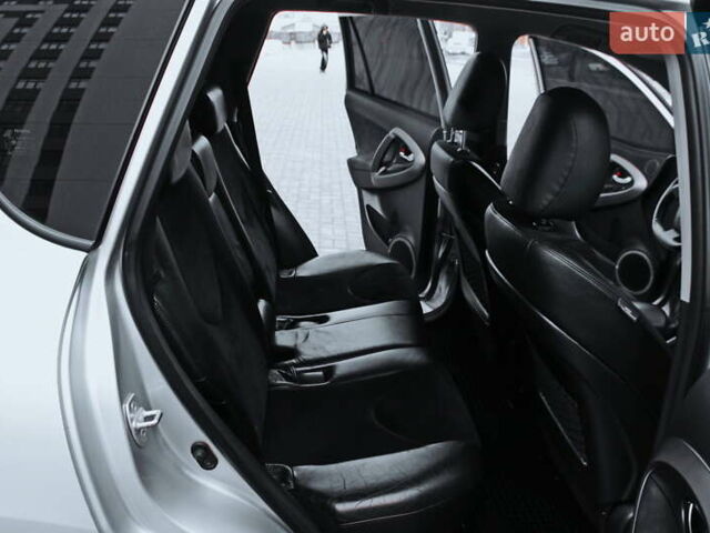 Сірий Тойота РАВ 4, об'ємом двигуна 2 л та пробігом 141 тис. км за 12750 $, фото 8 на Automoto.ua