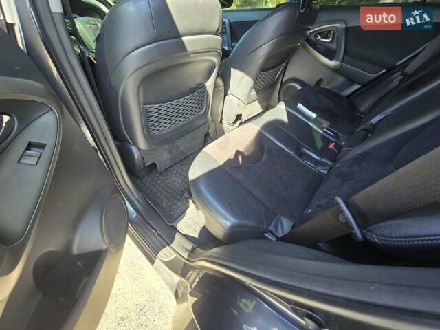 Серый Тойота РАВ 4, объемом двигателя 2.2 л и пробегом 230 тыс. км за 14500 $, фото 3 на Automoto.ua