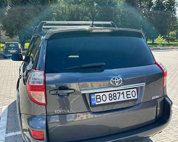 Серый Тойота РАВ 4, объемом двигателя 2.23 л и пробегом 215 тыс. км за 13799 $, фото 25 на Automoto.ua