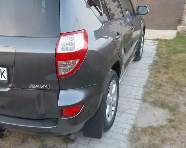 Сірий Тойота РАВ 4, об'ємом двигуна 2.23 л та пробігом 268 тис. км за 13700 $, фото 8 на Automoto.ua