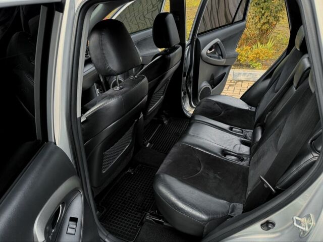 Серый Тойота РАВ 4, объемом двигателя 2 л и пробегом 143 тыс. км за 12800 $, фото 8 на Automoto.ua