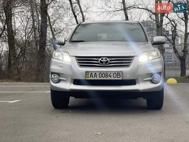 Сірий Тойота РАВ 4, об'ємом двигуна 2 л та пробігом 232 тис. км за 12900 $, фото 2 на Automoto.ua