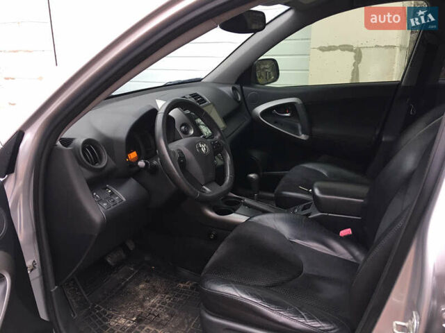 Сірий Тойота РАВ 4, об'ємом двигуна 2 л та пробігом 101 тис. км за 8500 $, фото 1 на Automoto.ua