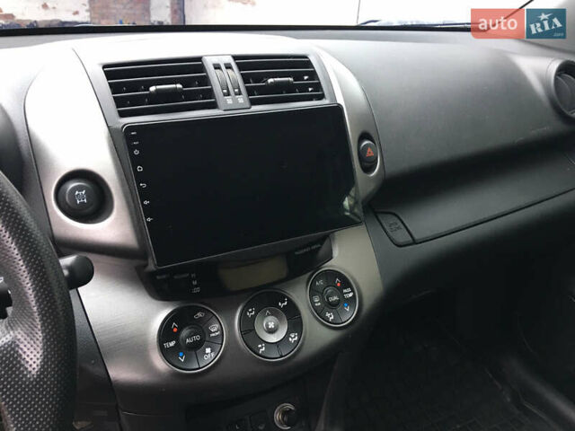 Сірий Тойота РАВ 4, об'ємом двигуна 2 л та пробігом 101 тис. км за 8500 $, фото 6 на Automoto.ua