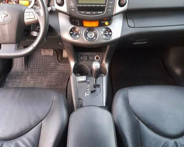 Сірий Тойота РАВ 4, об'ємом двигуна 2.23 л та пробігом 268 тис. км за 13700 $, фото 9 на Automoto.ua