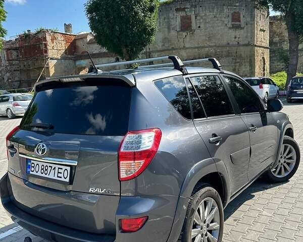 Серый Тойота РАВ 4, объемом двигателя 2.23 л и пробегом 215 тыс. км за 13799 $, фото 6 на Automoto.ua