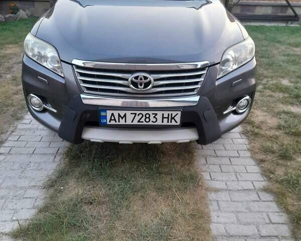 Сірий Тойота РАВ 4, об'ємом двигуна 2.23 л та пробігом 268 тис. км за 13700 $, фото 3 на Automoto.ua