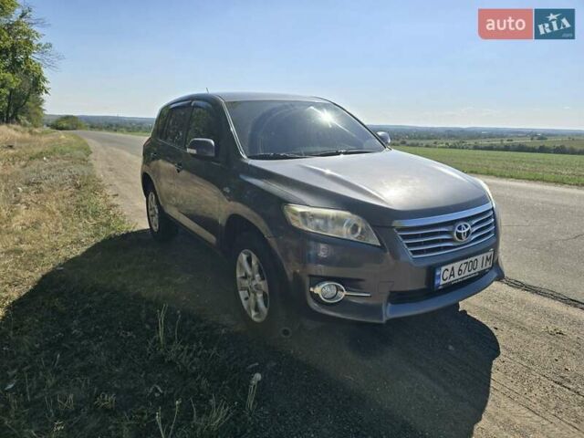 Серый Тойота РАВ 4, объемом двигателя 2.2 л и пробегом 230 тыс. км за 14500 $, фото 2 на Automoto.ua