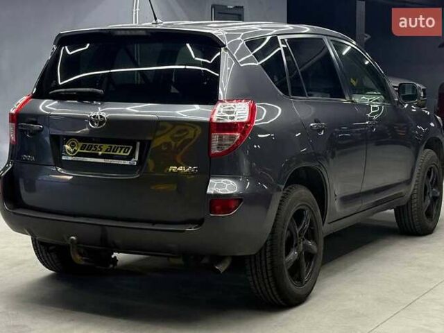 Сірий Тойота РАВ 4, об'ємом двигуна 2.23 л та пробігом 318 тис. км за 13800 $, фото 5 на Automoto.ua