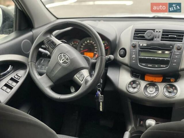 Сірий Тойота РАВ 4, об'ємом двигуна 2 л та пробігом 232 тис. км за 12900 $, фото 17 на Automoto.ua