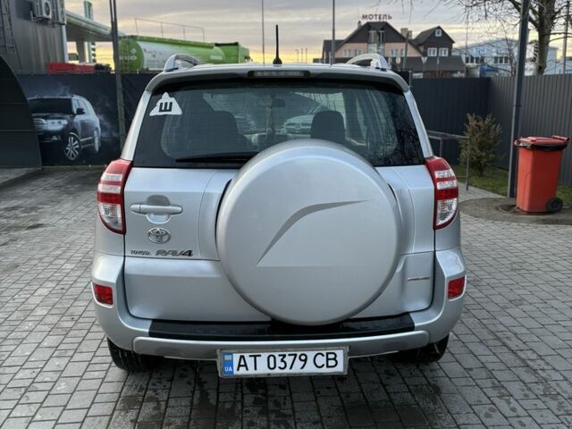 Сірий Тойота РАВ 4, об'ємом двигуна 2.2 л та пробігом 322 тис. км за 9300 $, фото 4 на Automoto.ua
