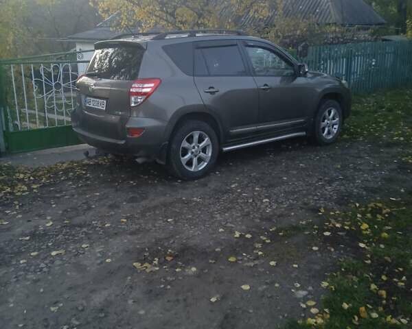 Серый Тойота РАВ 4, объемом двигателя 2.23 л и пробегом 180 тыс. км за 11500 $, фото 2 на Automoto.ua