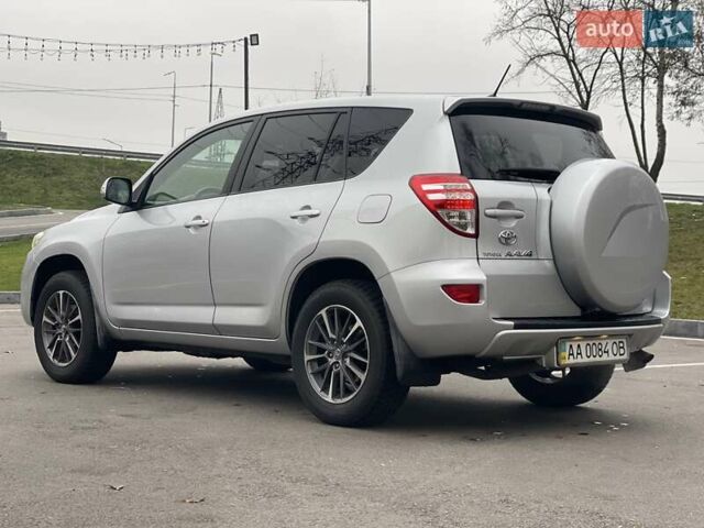 Сірий Тойота РАВ 4, об'ємом двигуна 2 л та пробігом 232 тис. км за 12900 $, фото 4 на Automoto.ua