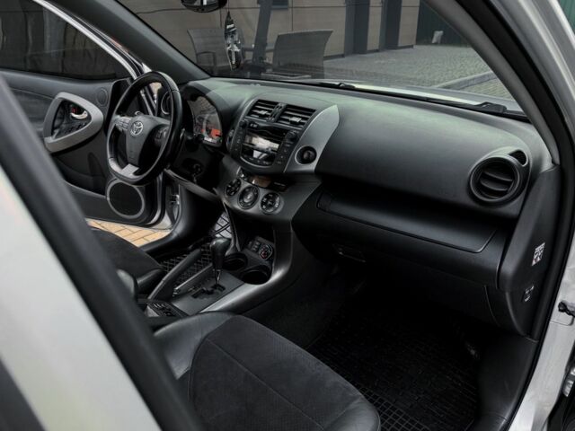 Серый Тойота РАВ 4, объемом двигателя 2 л и пробегом 143 тыс. км за 12800 $, фото 10 на Automoto.ua