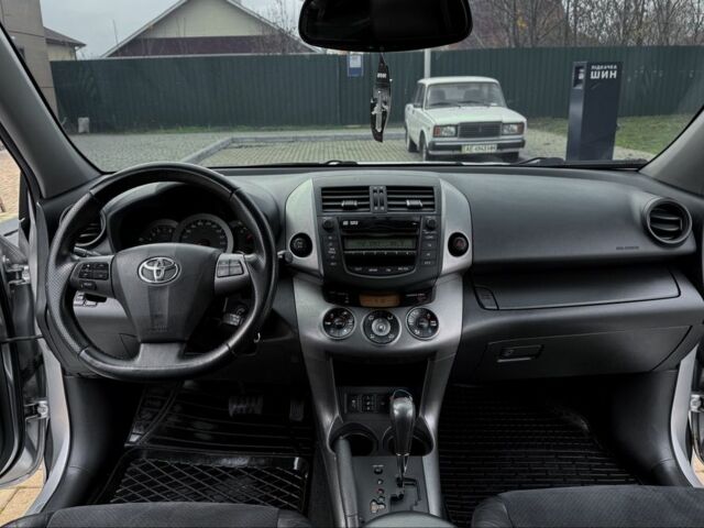 Серый Тойота РАВ 4, объемом двигателя 2 л и пробегом 143 тыс. км за 12800 $, фото 9 на Automoto.ua