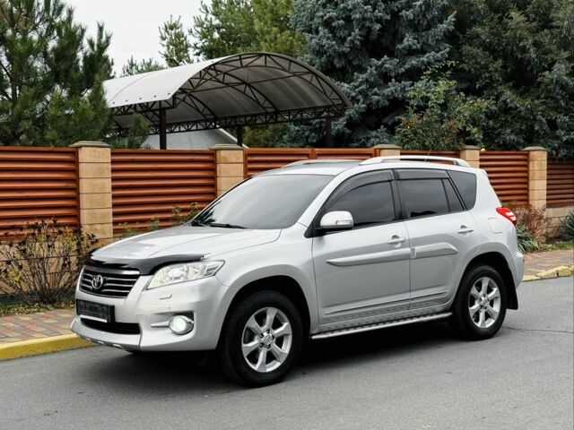 Серый Тойота РАВ 4, объемом двигателя 2 л и пробегом 143 тыс. км за 12800 $, фото 4 на Automoto.ua