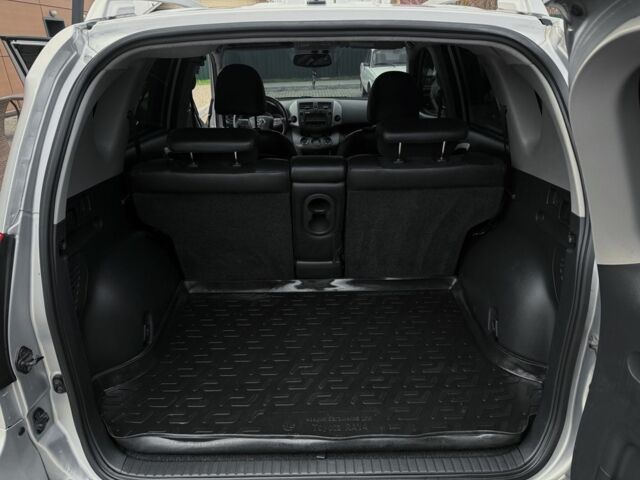 Серый Тойота РАВ 4, объемом двигателя 2 л и пробегом 143 тыс. км за 12800 $, фото 11 на Automoto.ua