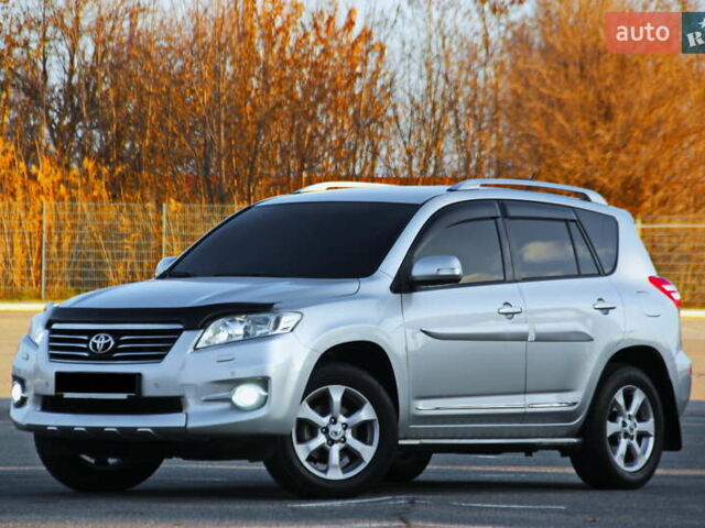 Серый Тойота РАВ 4, объемом двигателя 2 л и пробегом 142 тыс. км за 13200 $, фото 3 на Automoto.ua