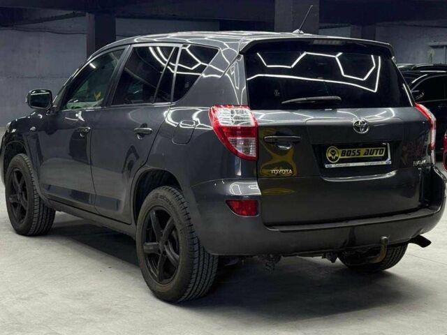 Сірий Тойота РАВ 4, об'ємом двигуна 2.2 л та пробігом 318 тис. км за 13800 $, фото 3 на Automoto.ua