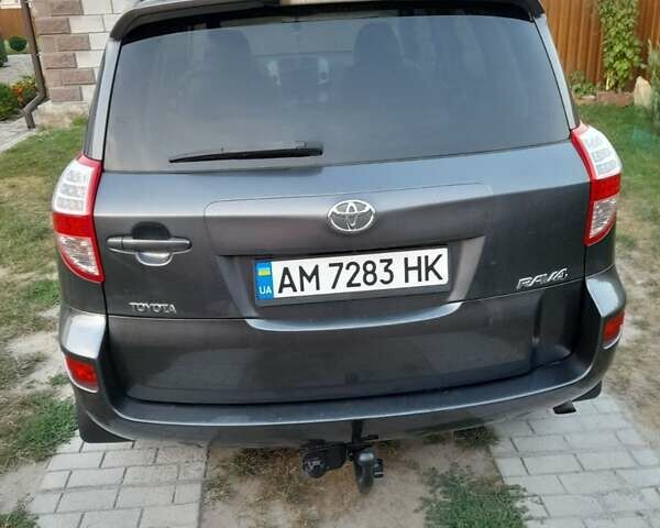 Сірий Тойота РАВ 4, об'ємом двигуна 2.23 л та пробігом 268 тис. км за 13700 $, фото 4 на Automoto.ua