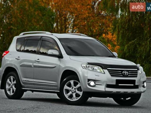 Сірий Тойота РАВ 4, об'ємом двигуна 2 л та пробігом 143 тис. км за 12800 $, фото 3 на Automoto.ua
