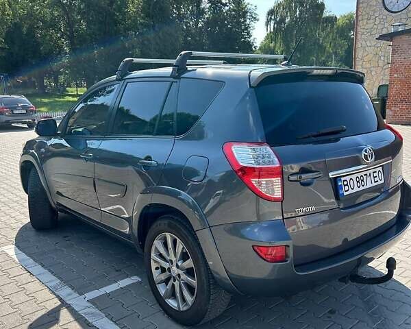 Серый Тойота РАВ 4, объемом двигателя 2.23 л и пробегом 215 тыс. км за 13799 $, фото 3 на Automoto.ua