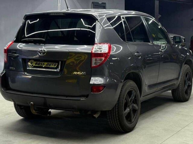 Сірий Тойота РАВ 4, об'ємом двигуна 2.2 л та пробігом 318 тис. км за 13800 $, фото 5 на Automoto.ua
