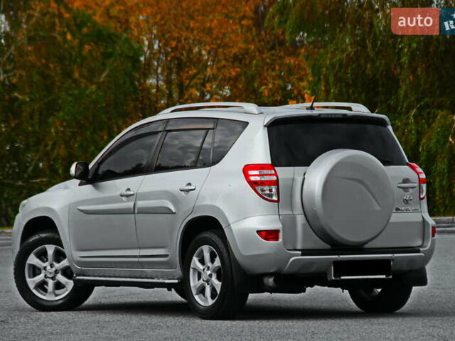 Сірий Тойота РАВ 4, об'ємом двигуна 2 л та пробігом 143 тис. км за 12800 $, фото 4 на Automoto.ua