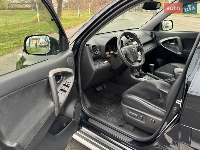 Серый Тойота РАВ 4, объемом двигателя 2.36 л и пробегом 126 тыс. км за 17000 $, фото 9 на Automoto.ua